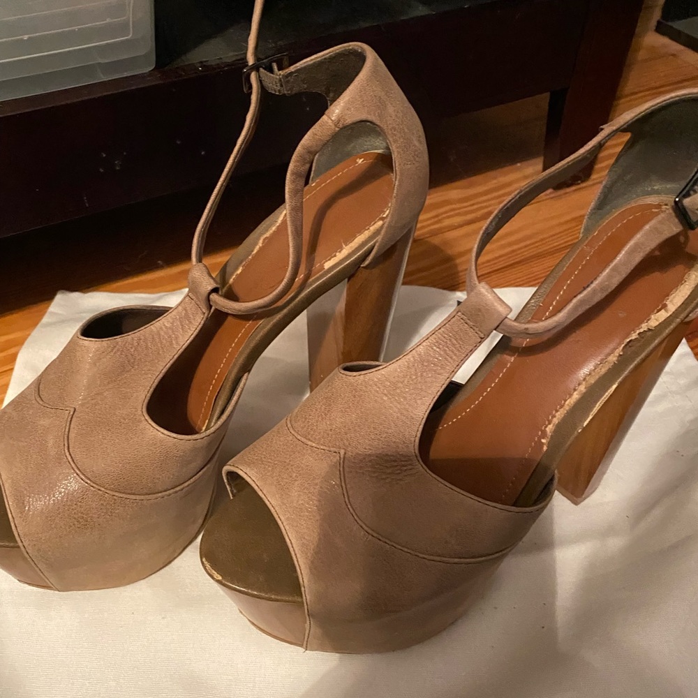 Jessica Simpson 6” heels. Size 9 medium width surprisingly comfortable!